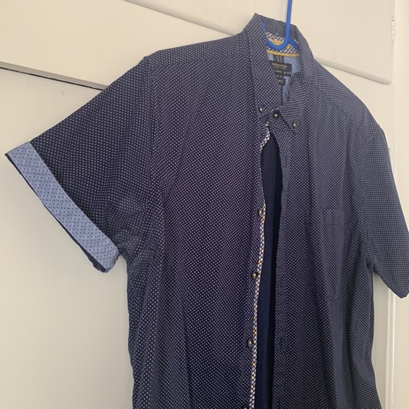 Short sleeve men’s button-down – denim and flower - slim fit size large men’s - Picture 6 of 6